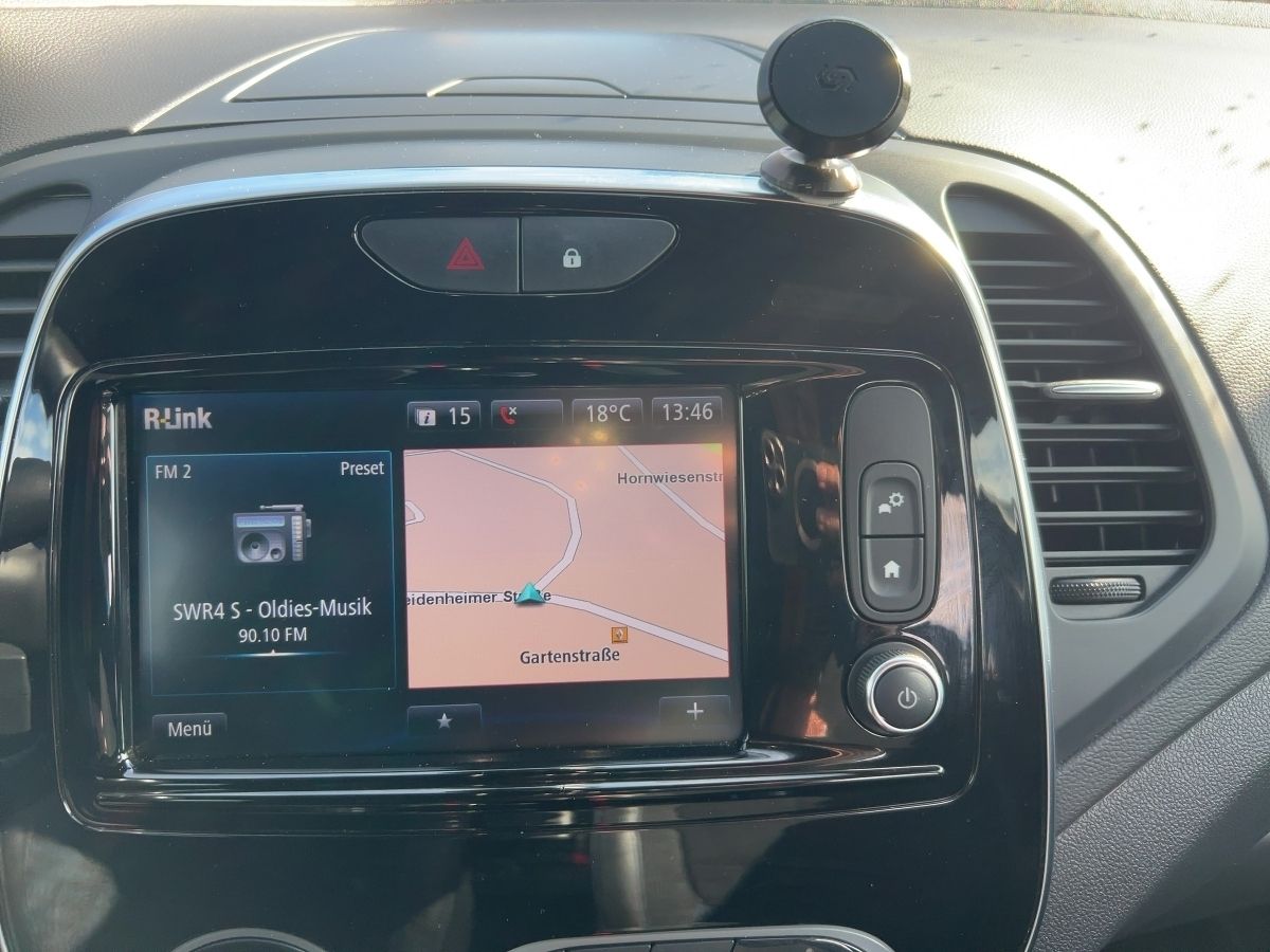 Fahrzeugabbildung Renault Captur Version S TCe 150 GPF ABS Fahrerairbag ES - mit KI generiert/bearbeitet