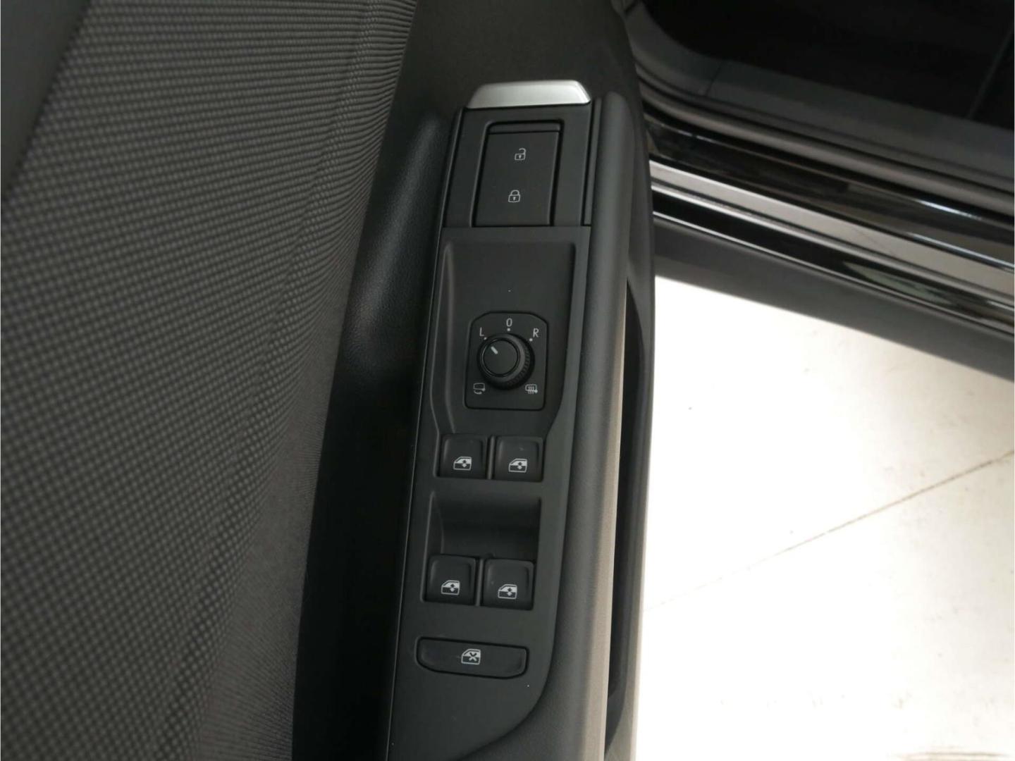Volkswagen T-Roc 1.5 eTSI Life DSG NAV/LED/ACC/RFK/17'', миниатюра 20