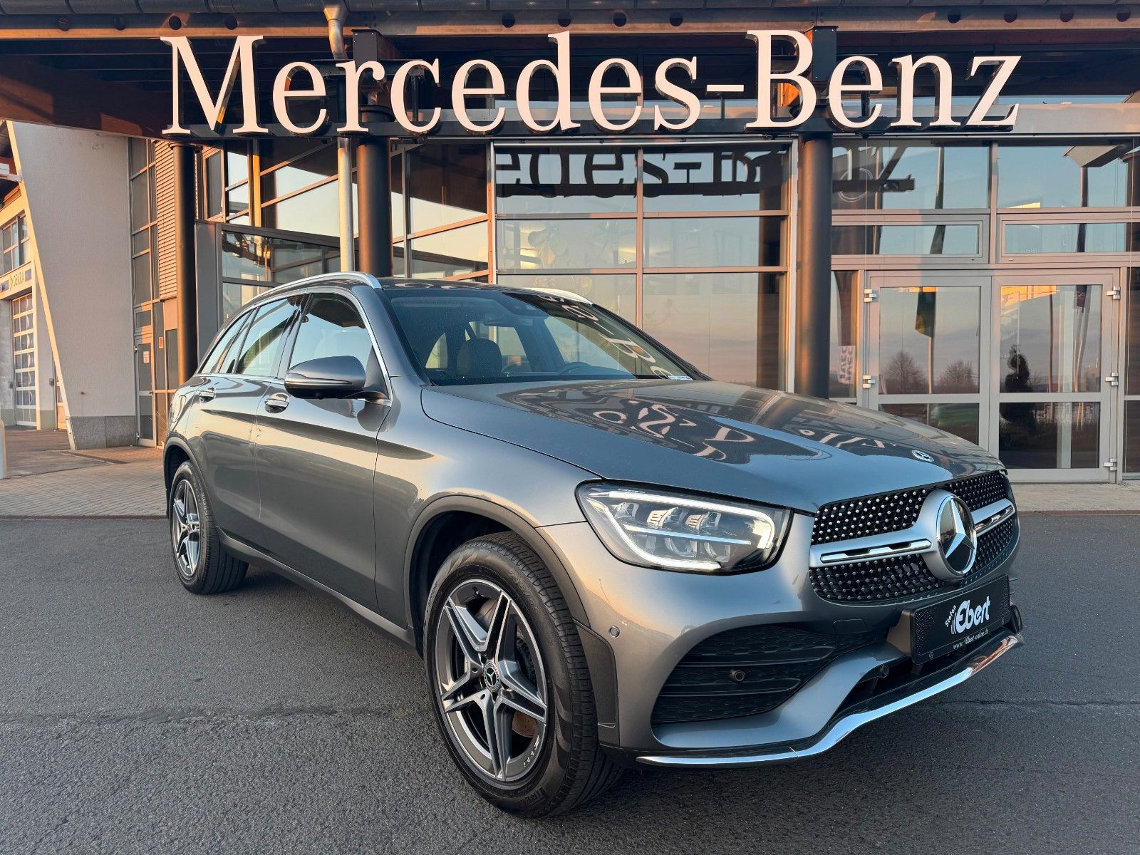 Fahrzeugabbildung Mercedes-Benz GLC 300 4M AMG Distr+360°+Memory+Ambiente+Carpla