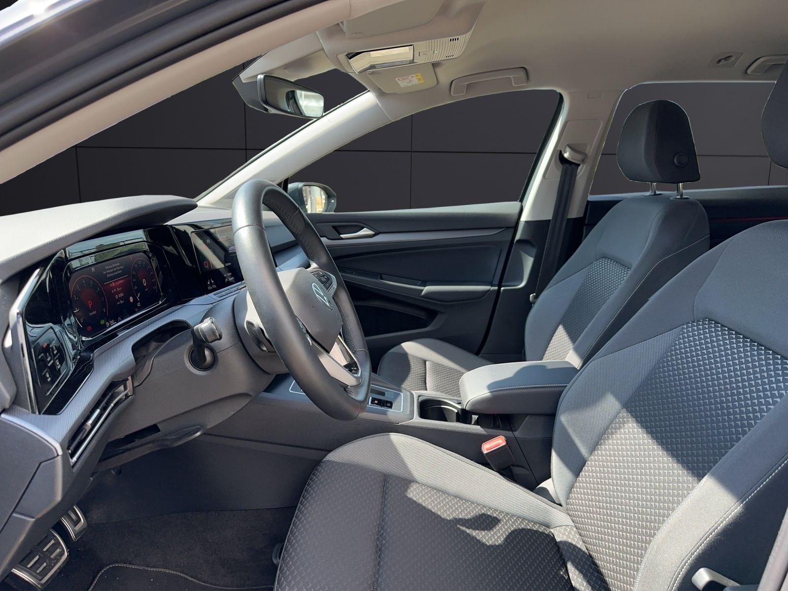 Fahrzeugabbildung Volkswagen Golf VIII Variant eTSI Active DSG NAVI LED AppCo