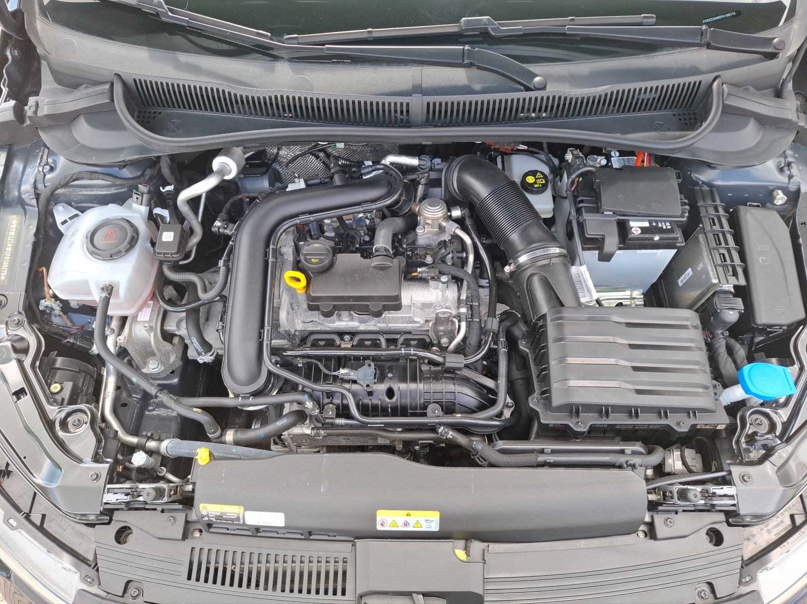 Fahrzeugabbildung Volkswagen Polo TSI Life DSG LED AID ACC Park-Assist SH