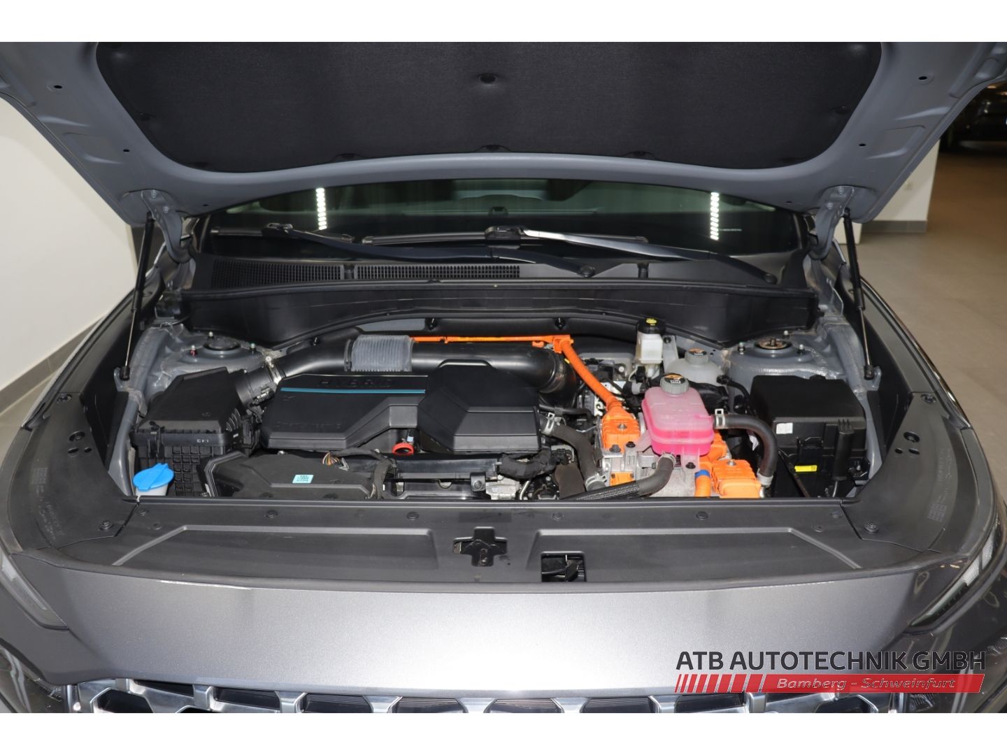 Fahrzeugabbildung Hyundai SANTA FE 1.6l Hybrid 2WD Trend Komfort + Navi-Pa