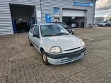 Renault Clio 2 | Neu: TÜV, Reifen, Bremsen - gebrauchte Renault Clio aus dem Jahr 1999