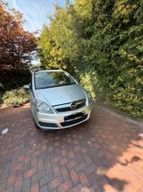 Opel Zafira B - Opel Zafira aus 2008 mit Diesel-Antrieb