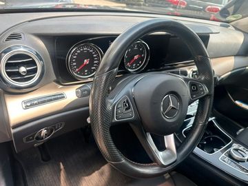 Mercedes E 220 - 5