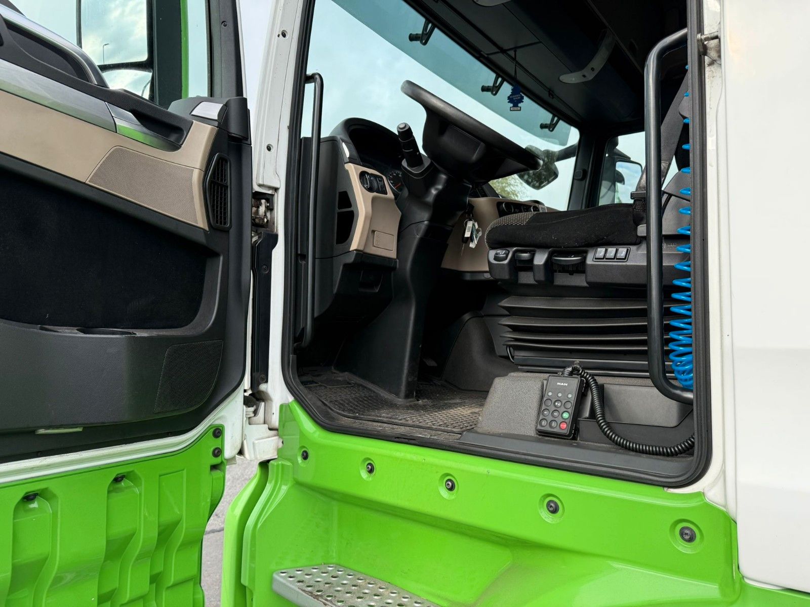 Fahrzeugabbildung MAN TGX 18.460 4x2 Retarder 2x Tank