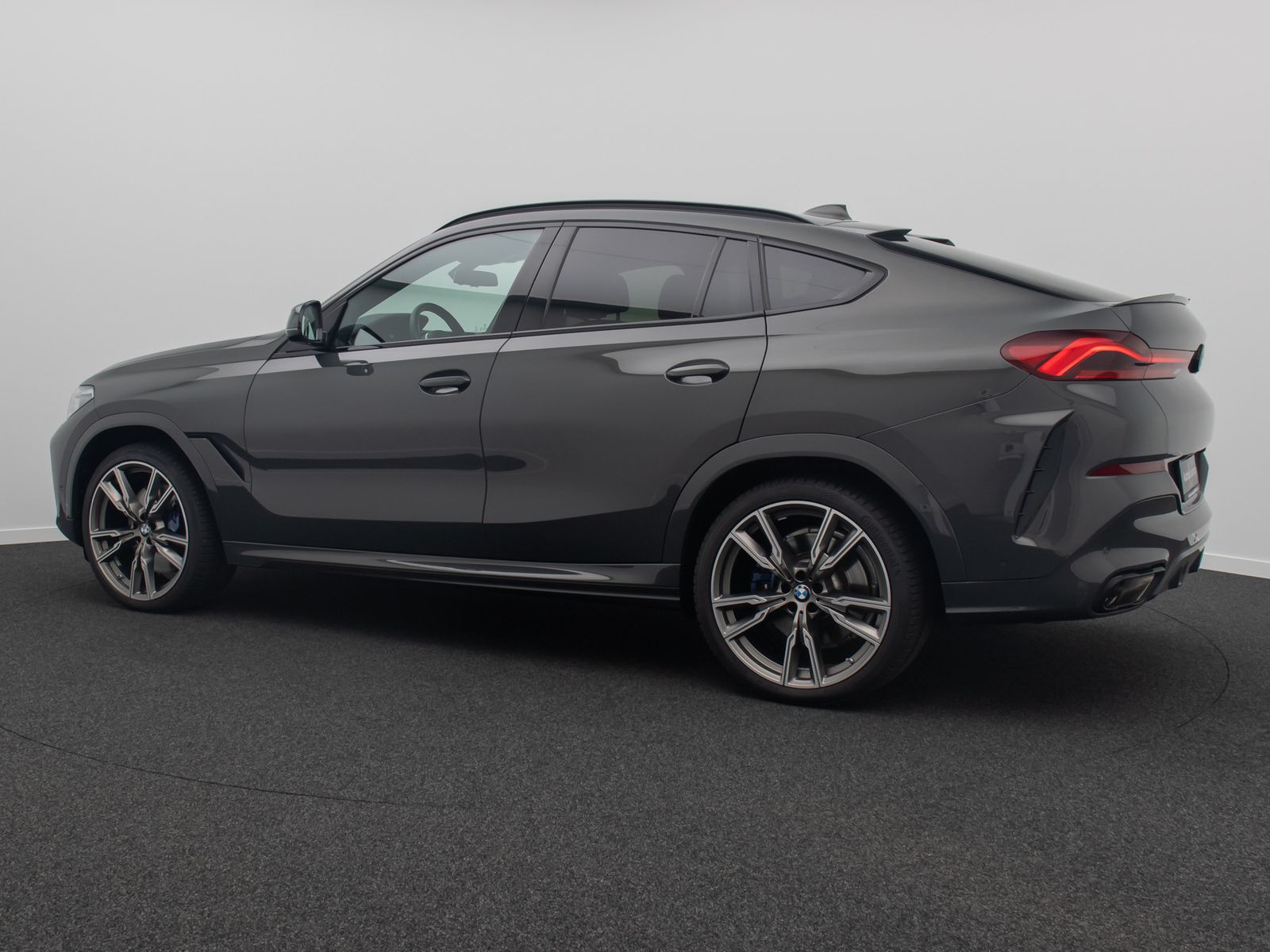 Fahrzeugabbildung BMW X6 M50i B&W HUD DAB SkyLounge Individual 22Zoll