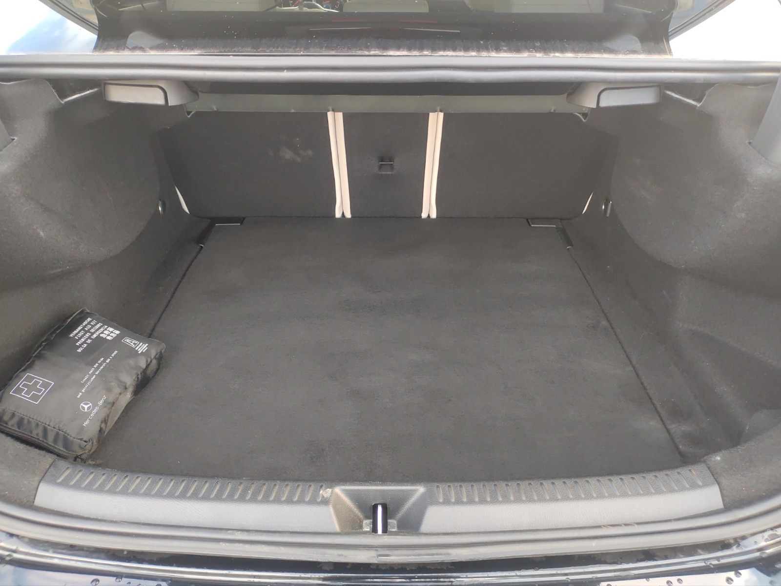 Fahrzeugabbildung Mercedes-Benz A200 Lim. ! NAVI ! PANORAMA ! LEDER ! MOTOR NEU