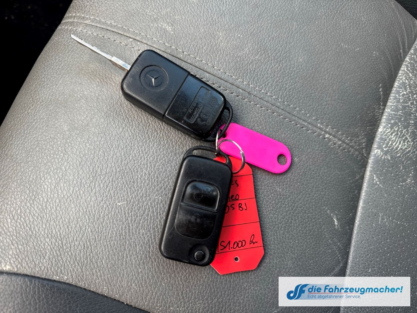 Fahrzeugabbildung Mercedes-Benz Vaneo Compact Van El. Panodach Leder *EXPORT