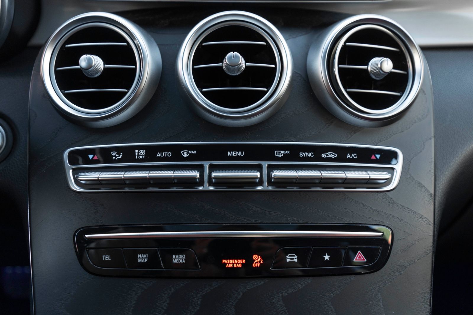 Fahrzeugabbildung Mercedes-Benz GLC 300 AMG-LINE BURMESTER LED 360° SHZ PANO