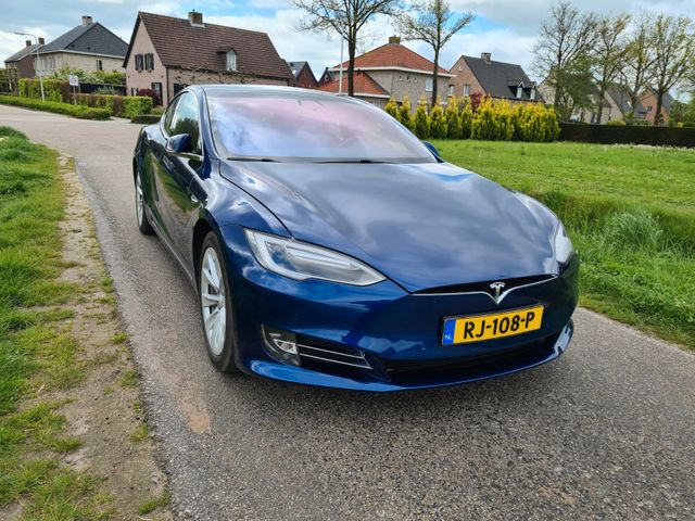 Tesla Model S 100D -