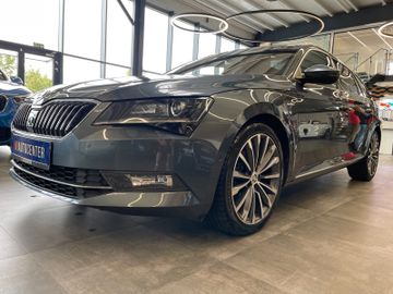 Skoda Superb Combi L&K *PANO*ACC*AHK*LEDER*NAVI*BI-XEN