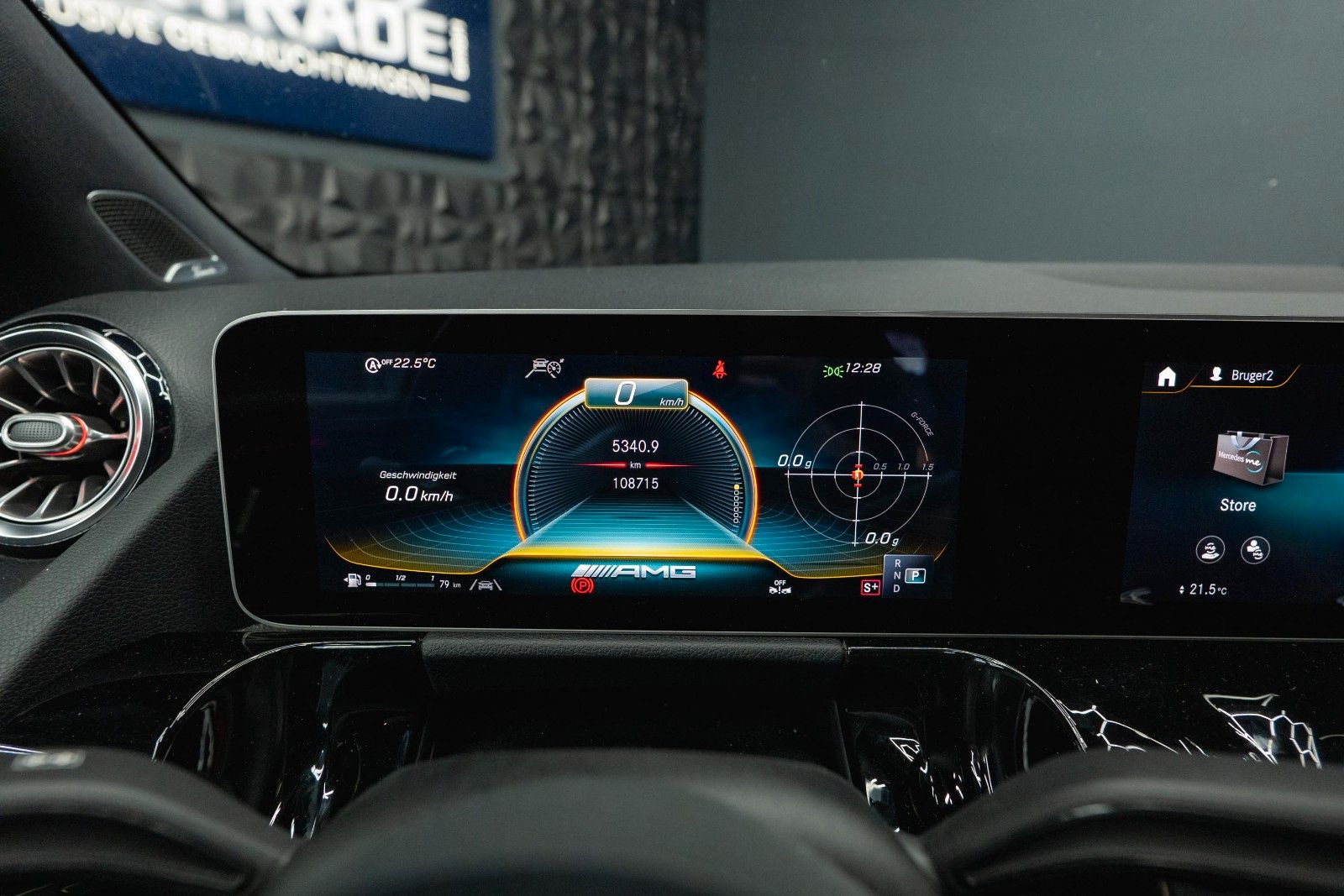 Fahrzeugabbildung Mercedes-Benz GLA 45 S AMG 4Matic | ACC | PANO | BURMESTER