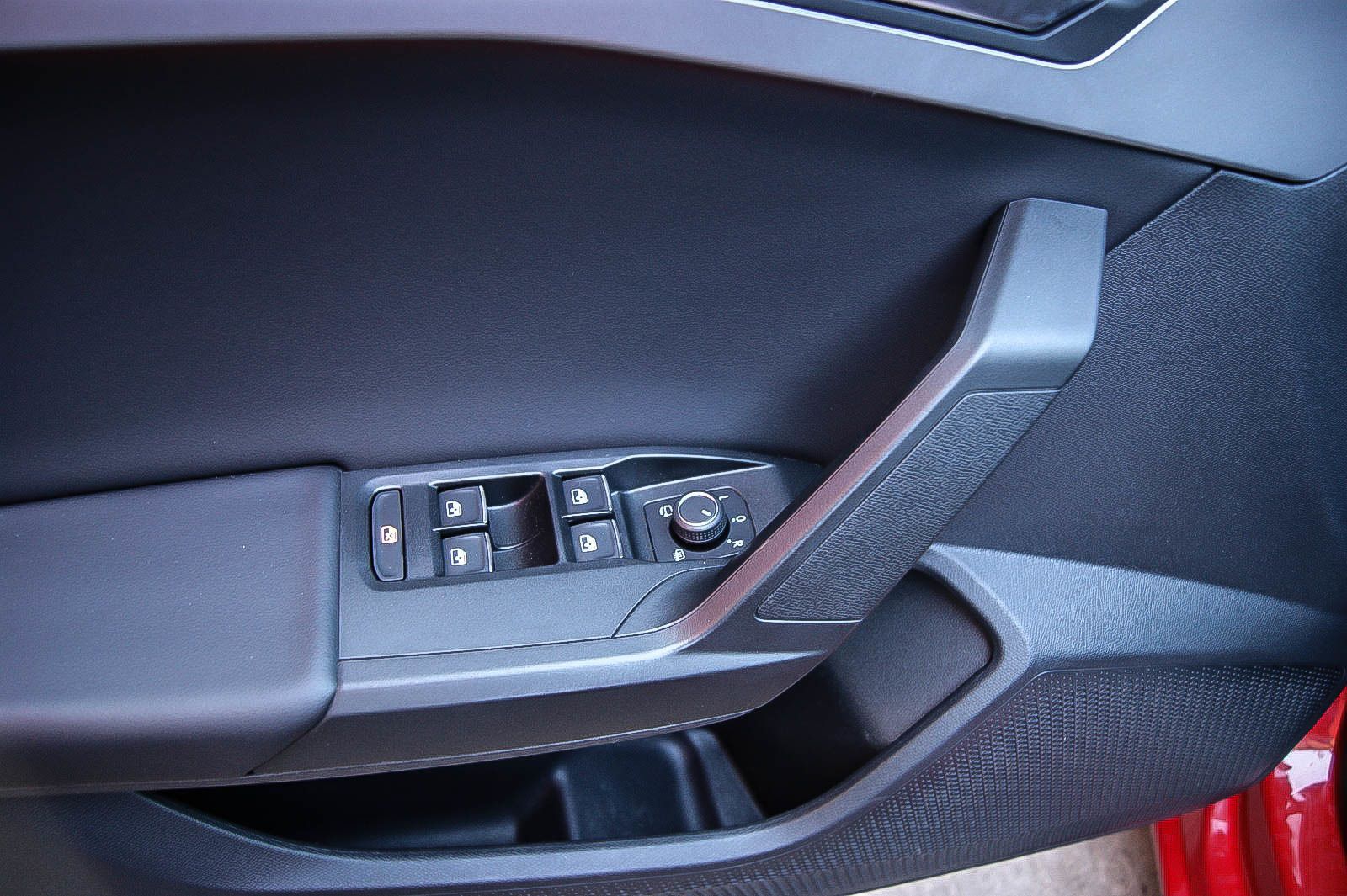 Fahrzeugabbildung SEAT Leon Sportstourer 1.5 FR VIRTUAL KAMERA ACC LED