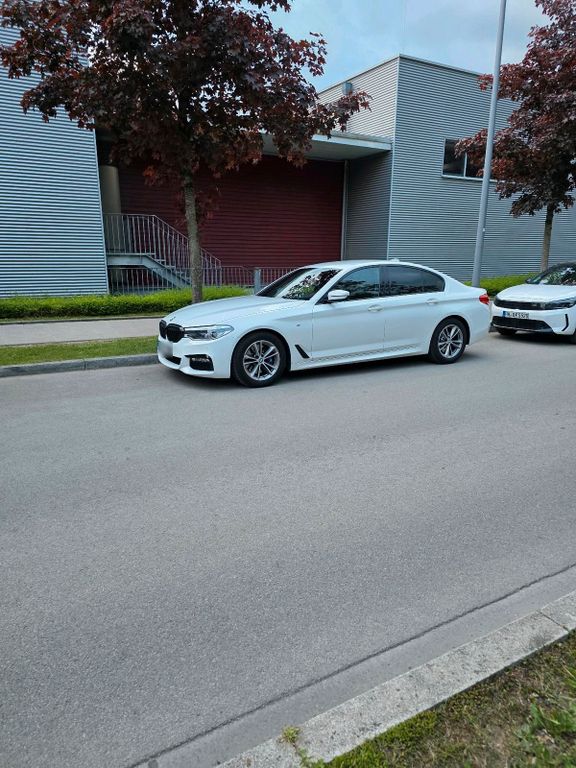 Image of BMW 530