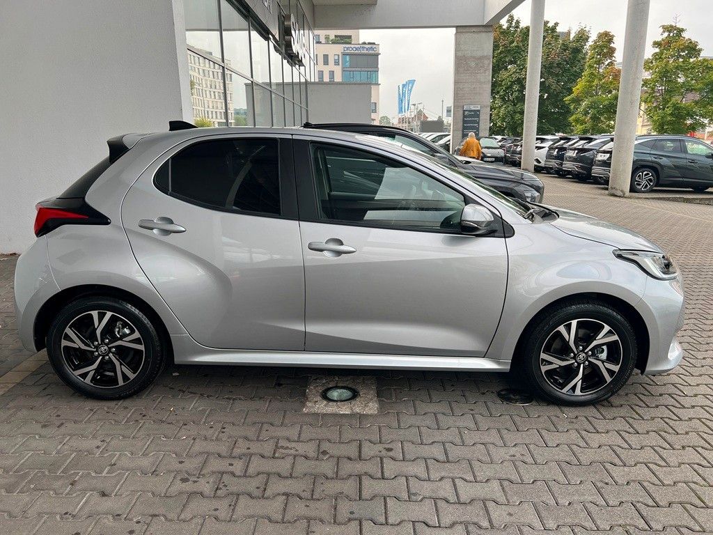 Fahrzeugabbildung Toyota Yaris Hybrid 1.5 Teamplayer Safety +Comfortpaket