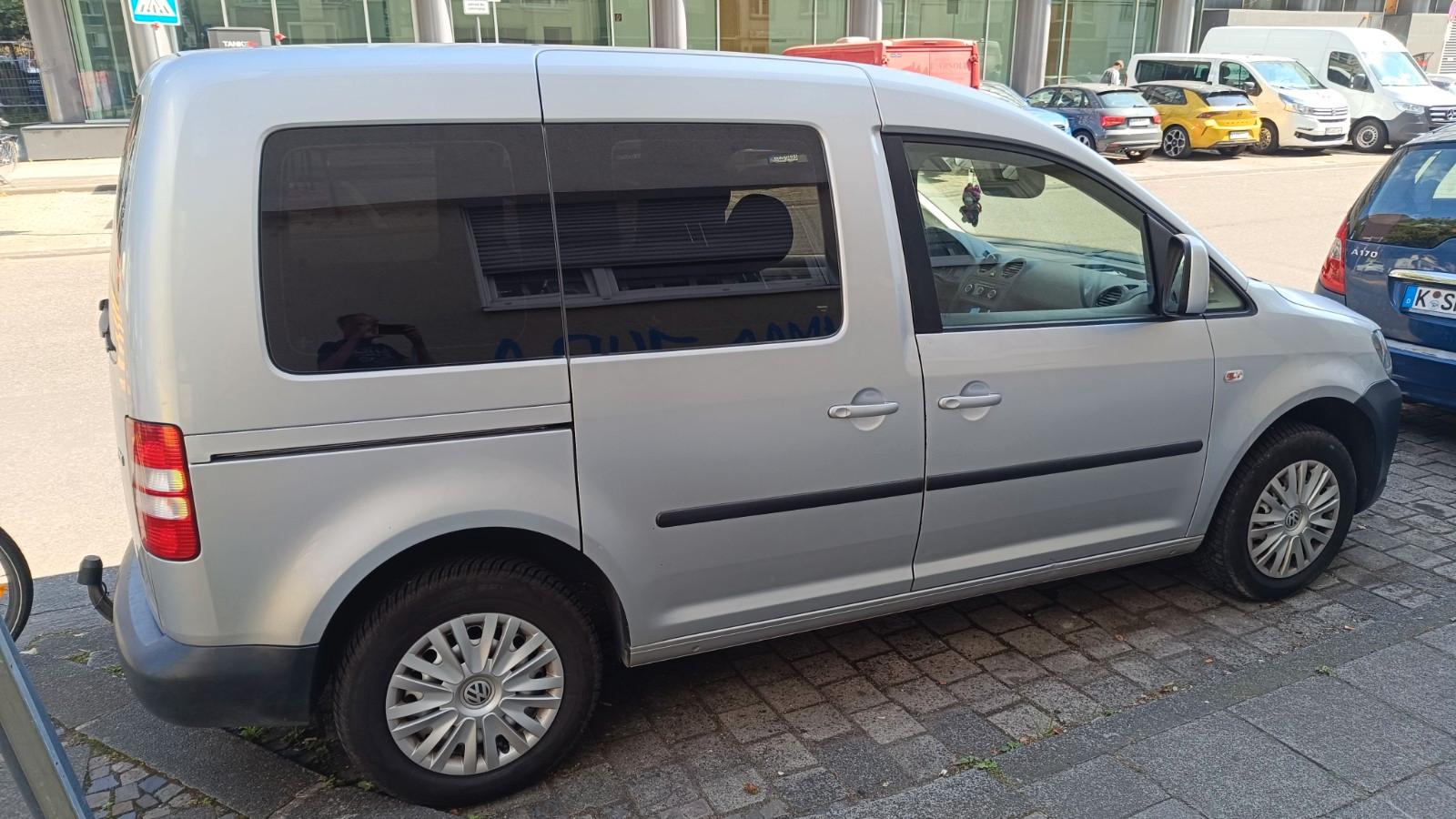 Volkswagen VW Caddy Team 1.6 TDI | 5-Sitzer | AHK | Kamera 