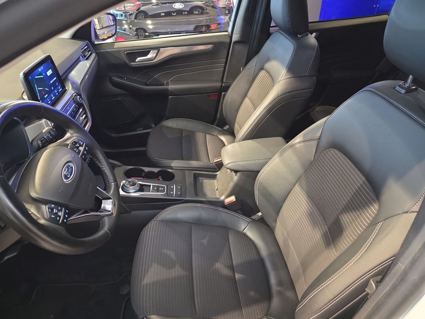 Fahrzeugabbildung Ford Kuga PHEV Titanium X GJR B&O Navi Digitales Cock