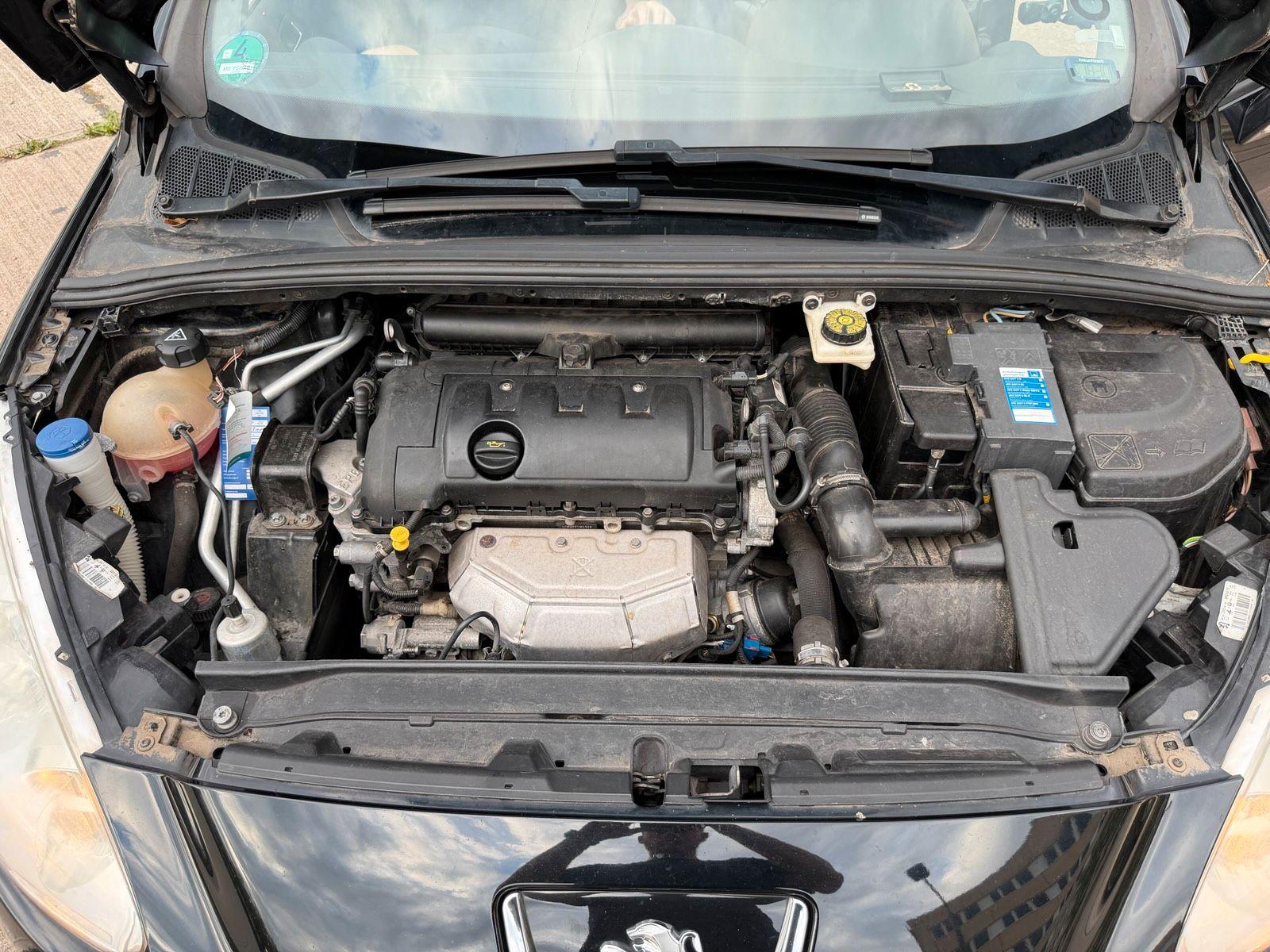 Peugeot 308 2012 — photo 15