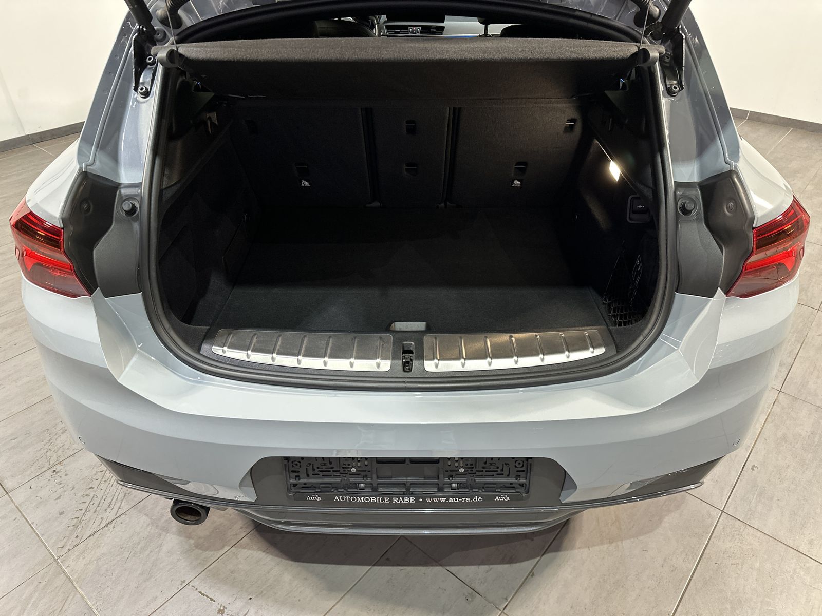 Fahrzeugabbildung BMW X2 xDrive25e M-Sport NAV+LED+HIFI+VC+HUD+CARPLAY