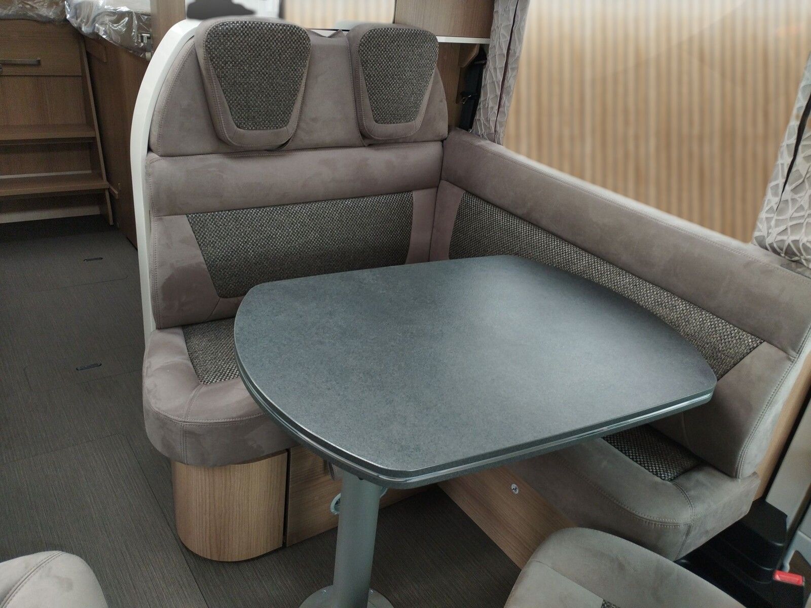 Fahrzeugabbildung Carthago C1-tourer I 143 KB LE comfort Mercedes