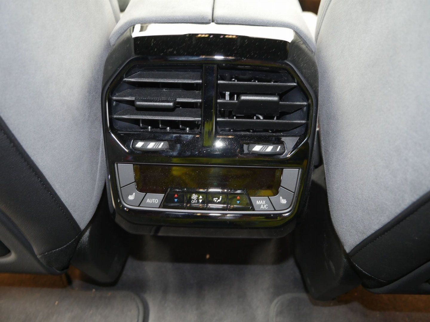 Fahrzeugeinzelansicht 14 Fahrzeugabbildung BMW iX xDrive45 |Multifunktionssitze |Luftfederung |