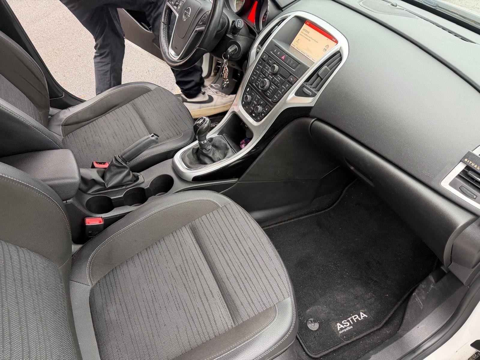 Opel Astra 2015 — photo 13