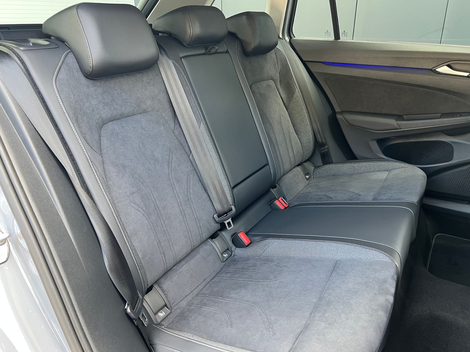Fahrzeugabbildung Volkswagen Golf VIII Variant Style 1.5 eTSI DSG *LED, ergoA