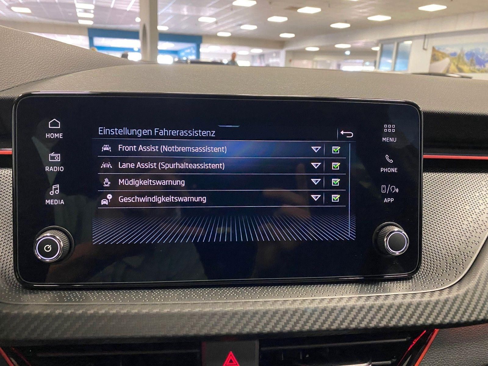 Fahrzeugabbildung SKODA Kamiq 1.5 TSI DSG Monte Carlo+MATRIX+PANORAMA+BC