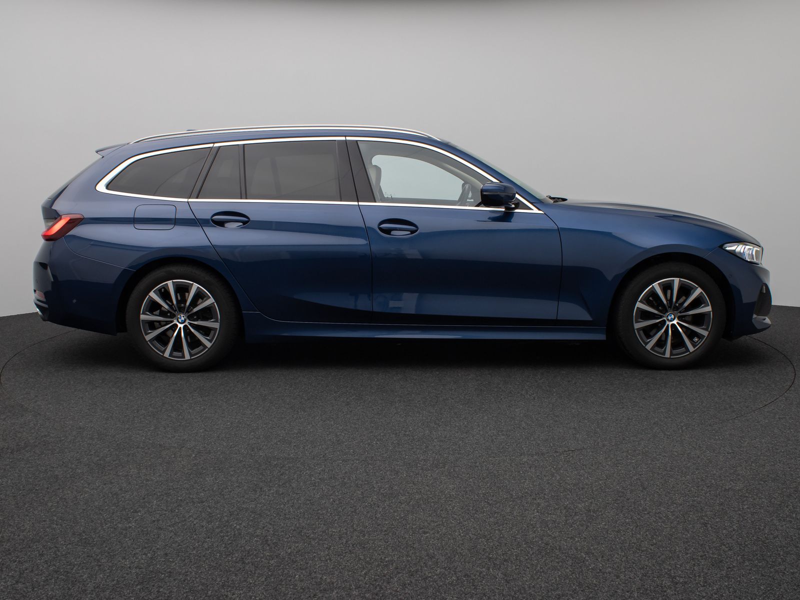 Fahrzeugabbildung BMW 320i Kamera HUD DAB H/K ACC Komfort Alarm Sport