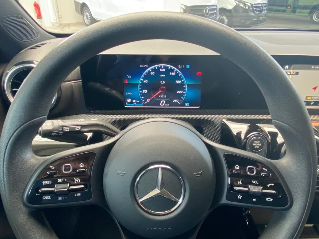 Fahrzeugabbildung Mercedes-Benz A 180 Style+LED+Kamera+Parkpilot+Sitzheizung