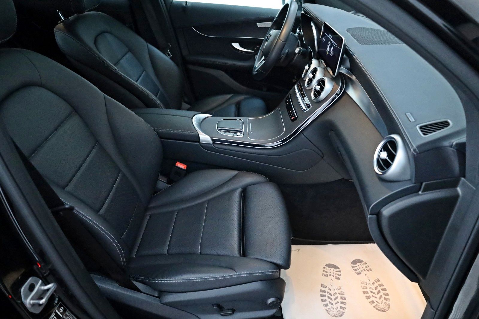 Fahrzeugabbildung Mercedes-Benz GLC 300e Coupe 4M,Leder,Navi,LED,GSD,360Kamera