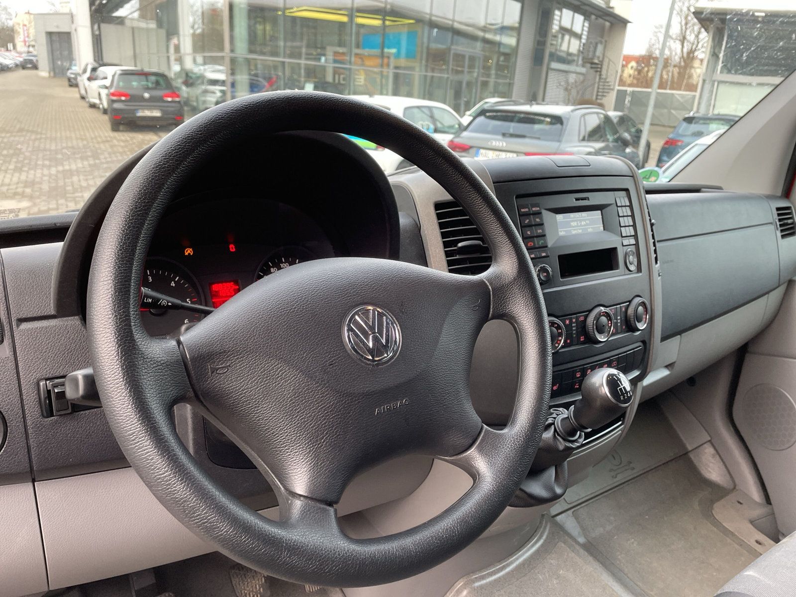 Fahrzeugabbildung Volkswagen Crafter 35 Kombi 2.0 TDI STANDHZG PDC KLIMA