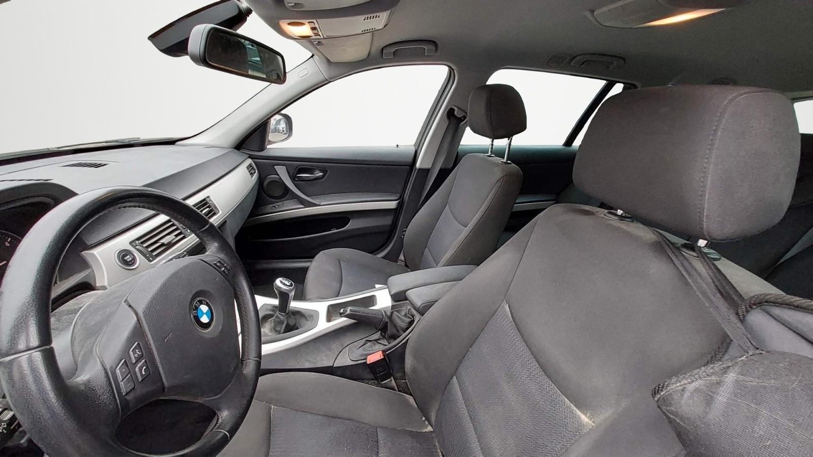BMW 318 2012 — photo 10