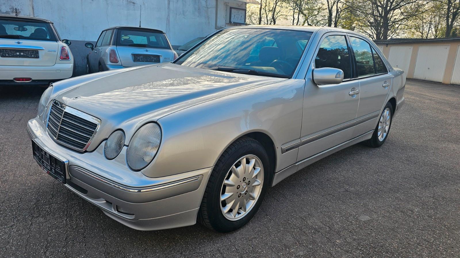 Mercedes-Benz E 240 ELEGANCE, 2-Hand Sehr gepflegt