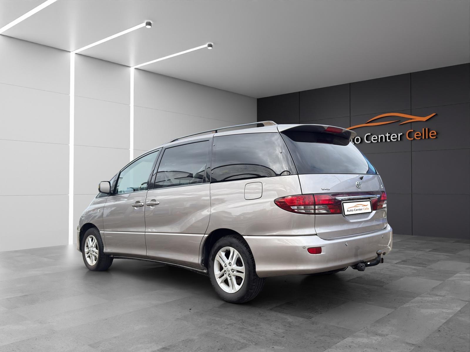 Toyota Previa 2005 — rear view