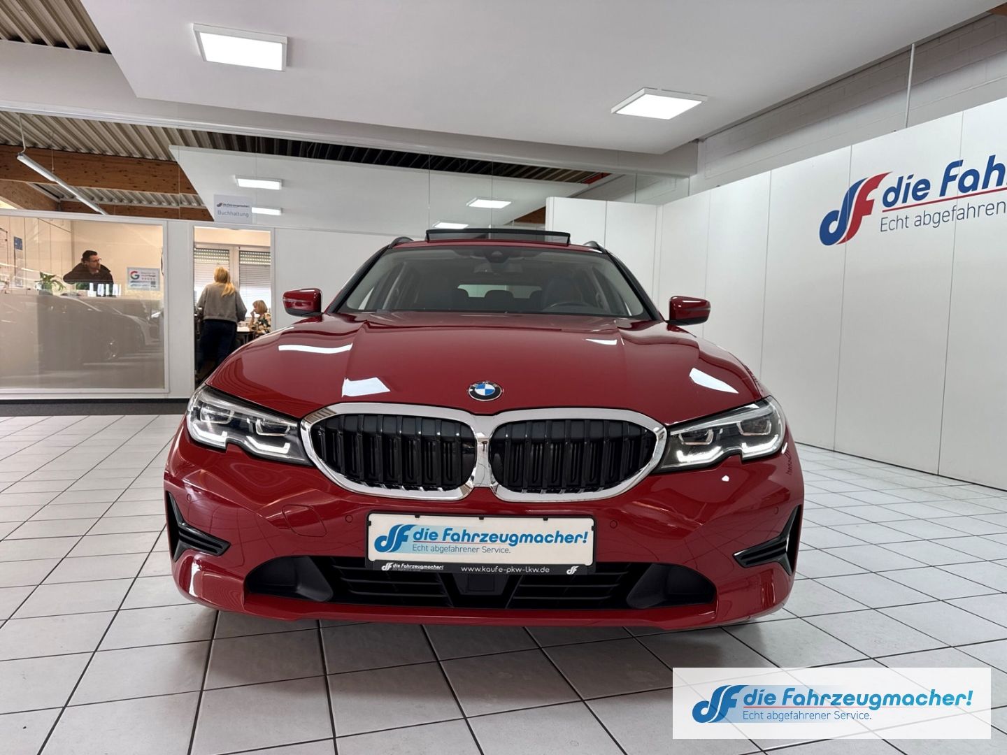 Fahrzeugabbildung BMW 330 e xDrive Advantage Touring Park-Assistent AH