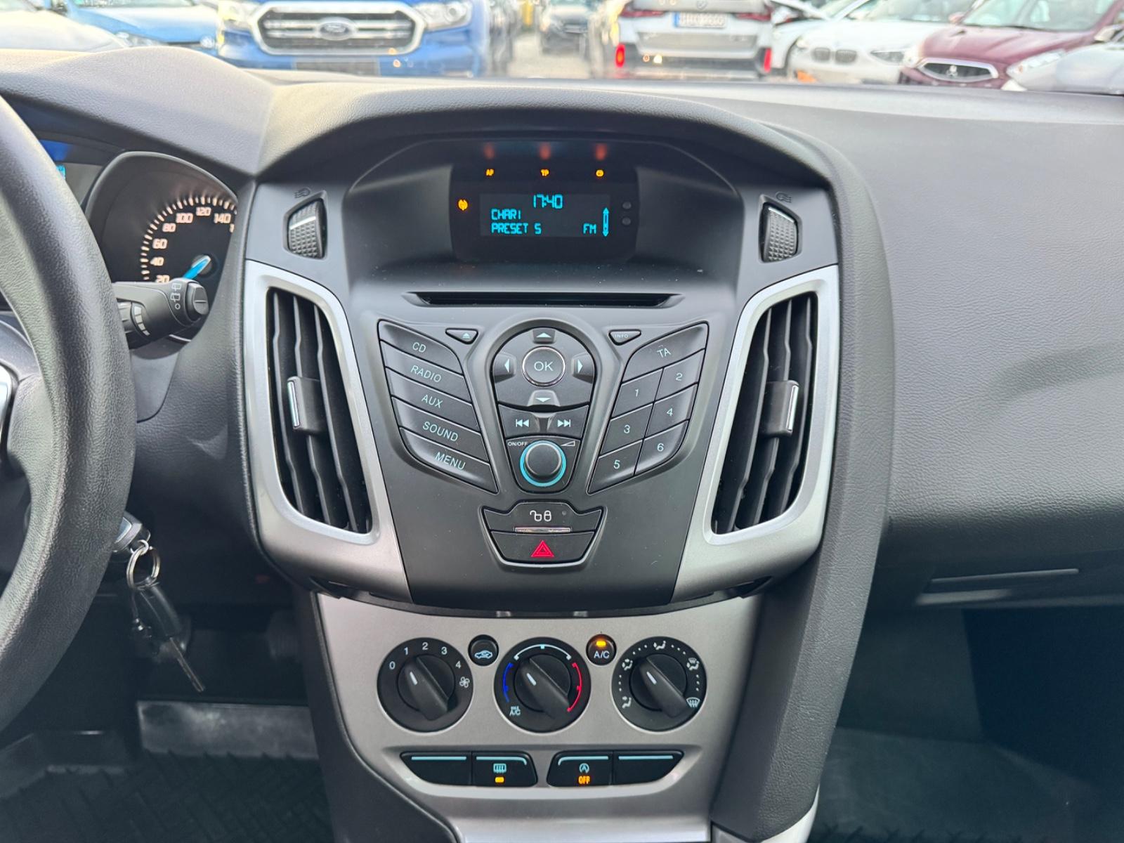 Ford Focus 2013 — photo 13