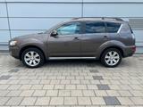 Mitsubishi Outlander Instyle 7 Sitzer - Mitsubishi Outlander aus 2011 mit Diesel-Antrieb