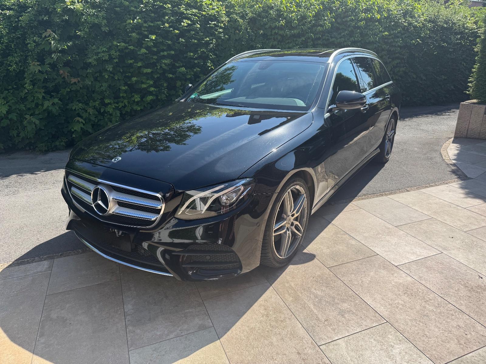 Mercedes-Benz E 300 d AMG Line / AHK / Schiebedach / 19 Zoll