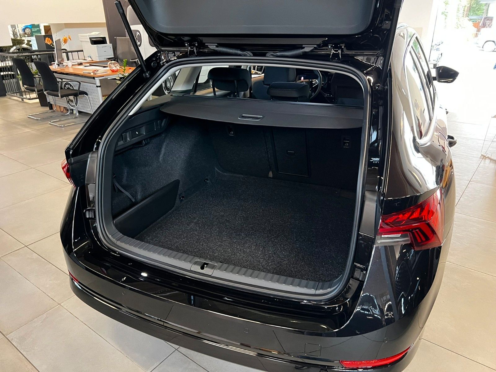 Fahrzeugabbildung SKODA Octavia Combi Style 2.0 TDI DSG