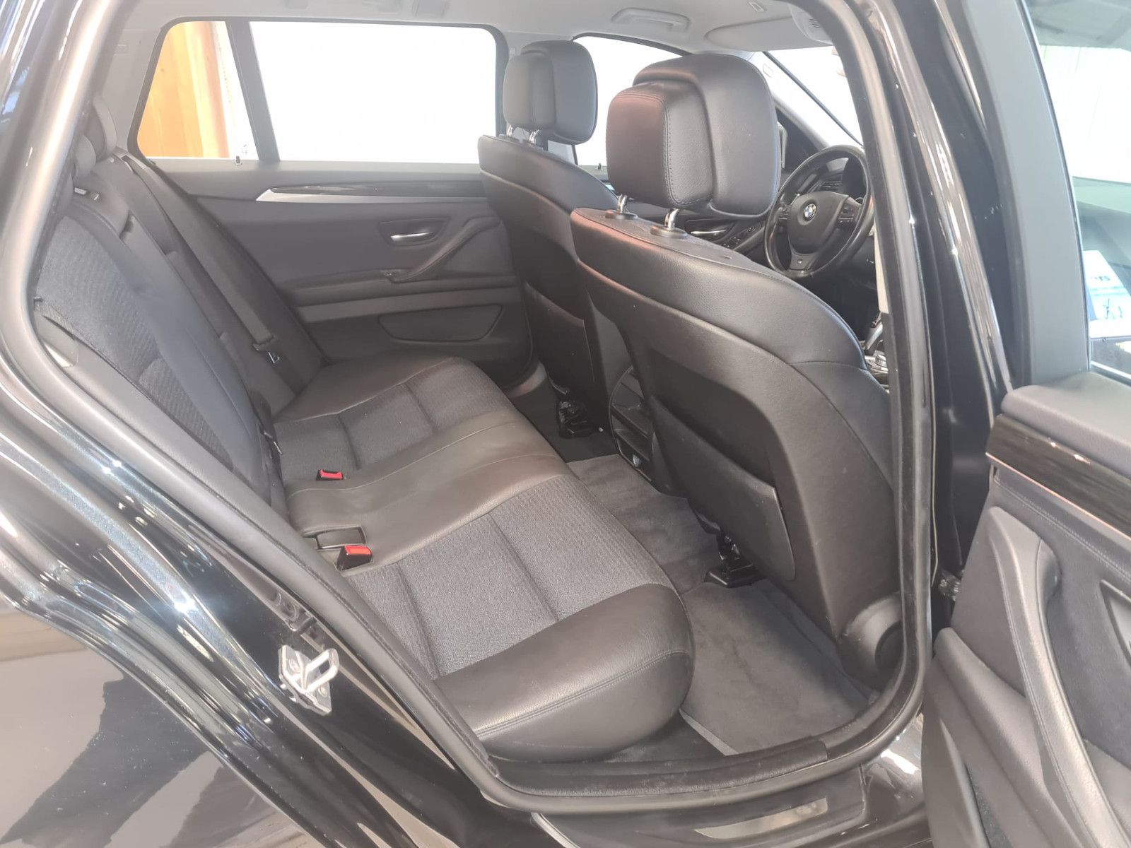 Fahrzeugabbildung BMW 530 Touring xDrive/TOP GEPFLEGT / AHK