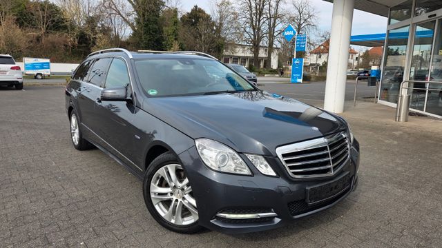 Mercedes-Benz E 200AVANTGARDE*AHK+STANDHEIZ+KAM+XENO+NAV+LEDER