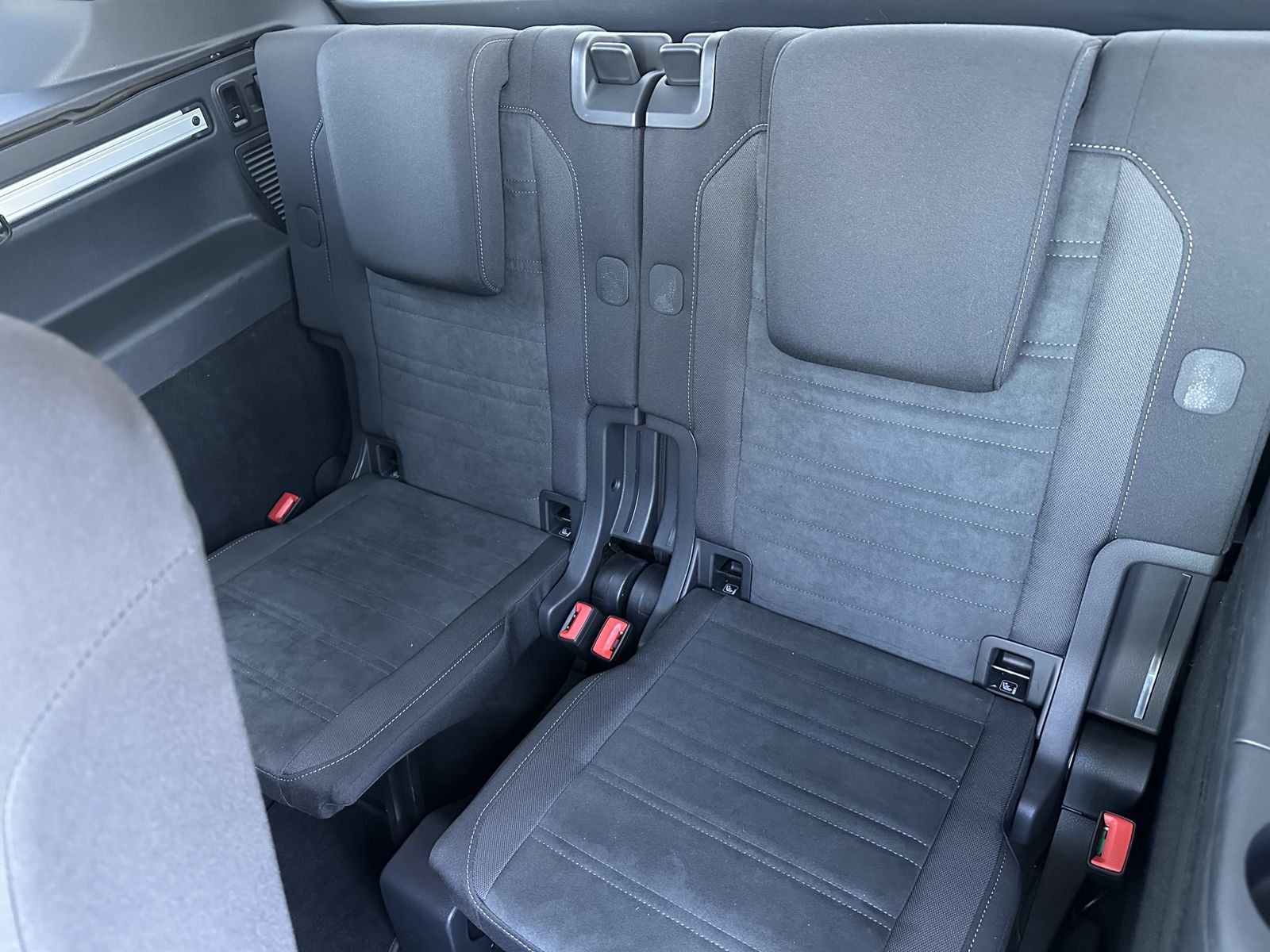 Fahrzeugabbildung Volkswagen Touran 2.0 TDI DSG HL 7-Sitzer NAV+LED+AHK+PANO
