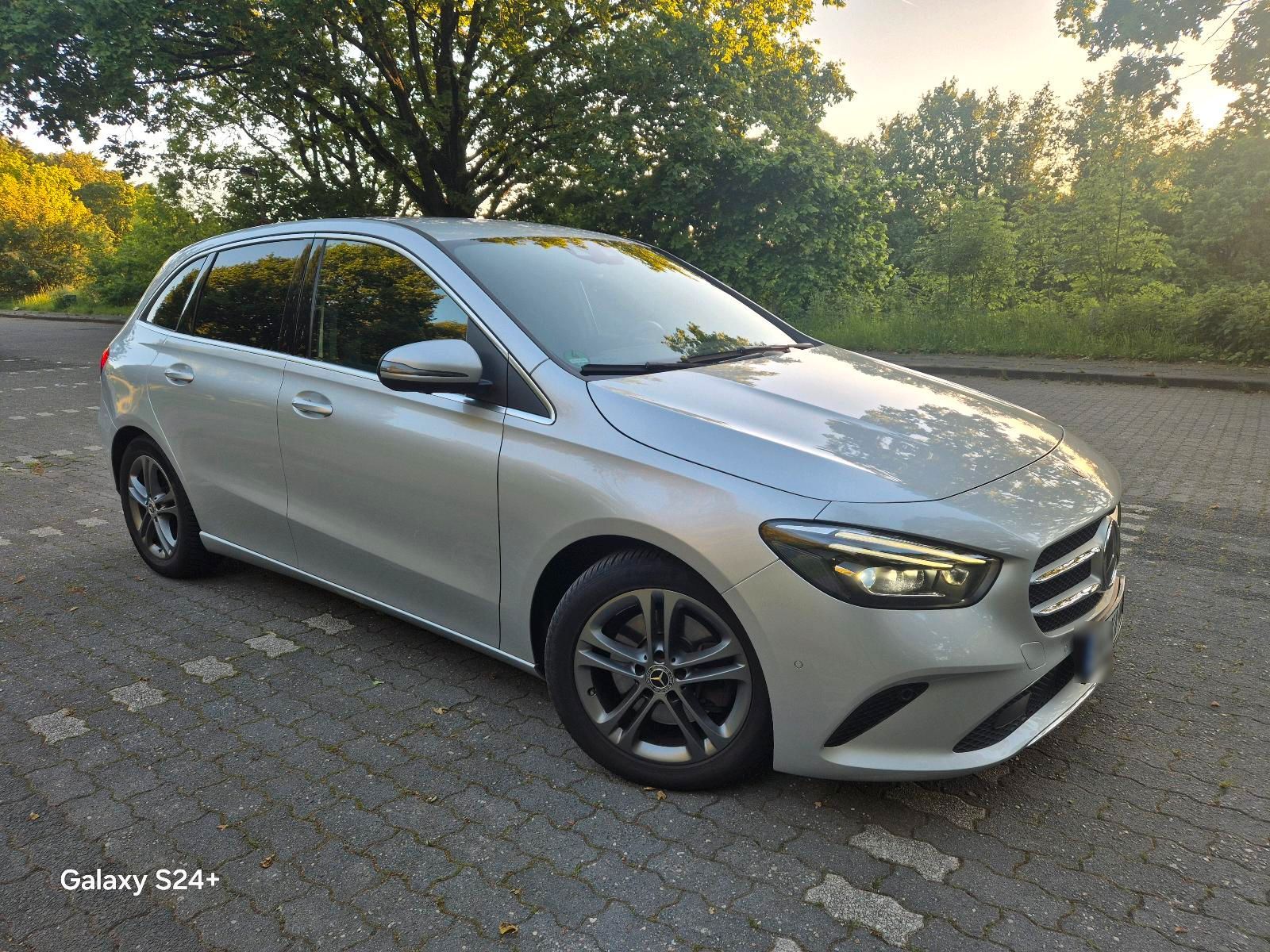 MERCEDES-BENZ Mercedes-Benz B220d  Vollausstattung  To...