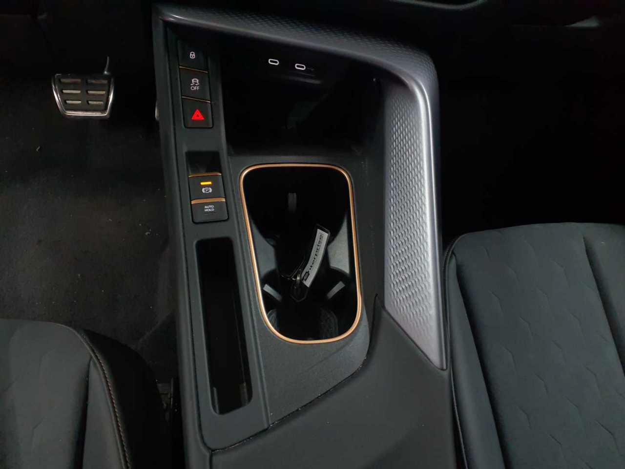Cupra Terramar 1.5 eTSI DSG HuD NAV SHZ ACC