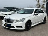 Mercedes-Benz E 250 E Limousine Avangarde AMG LINE - Mercedes-Benz E 250: Limousine