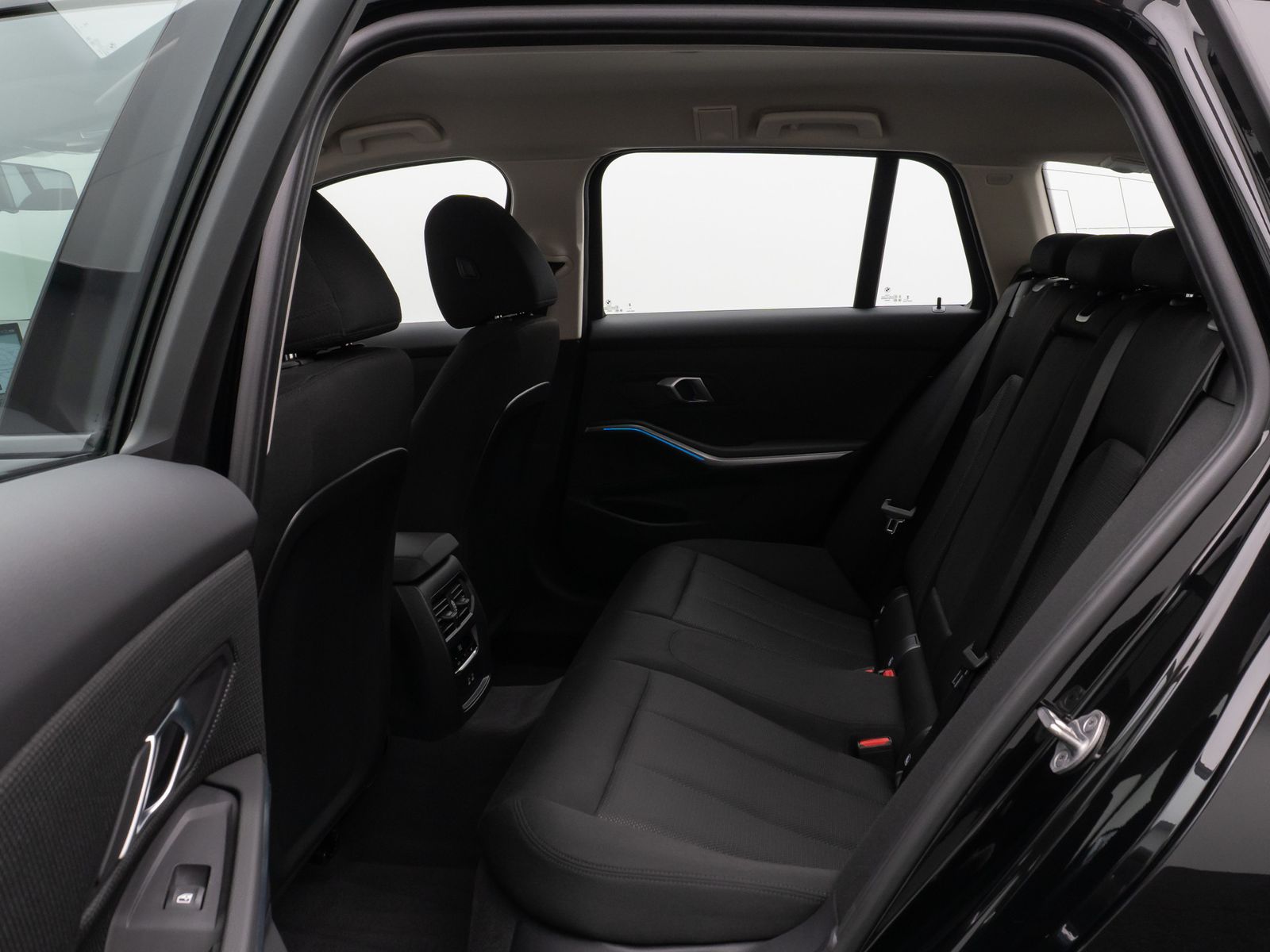 Fahrzeugabbildung BMW 320d Kamera DAB Sportlenkrad Komfort AHK Alarm