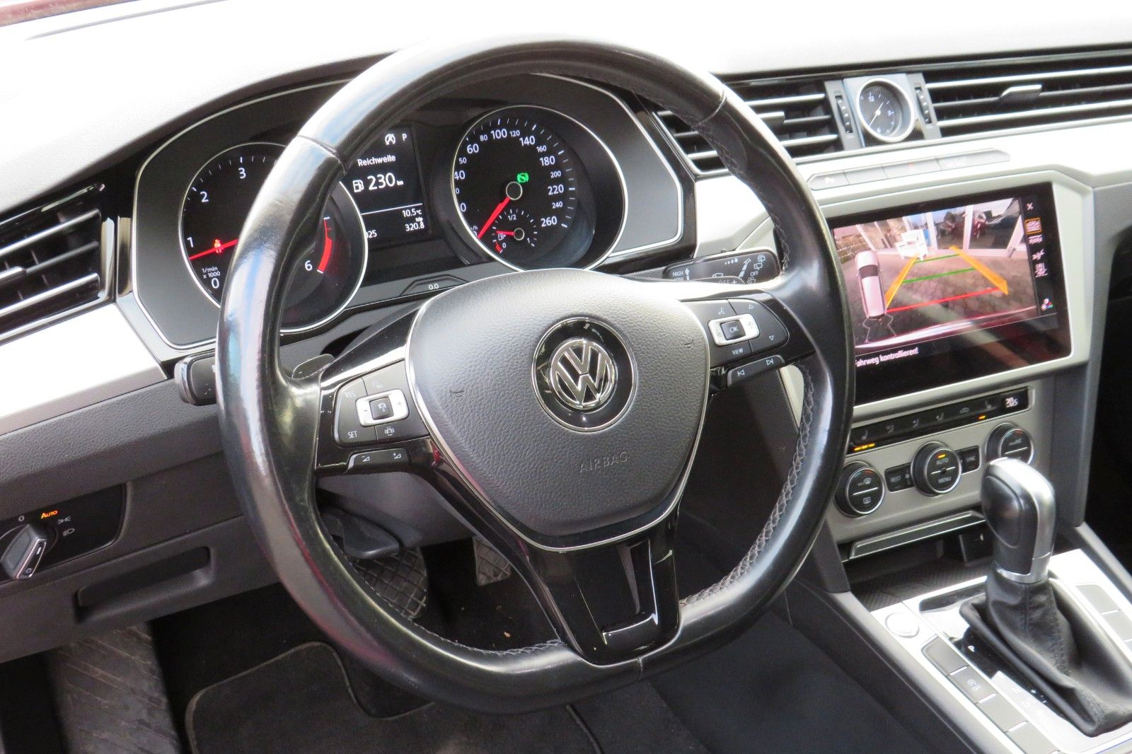 Fahrzeugabbildung Volkswagen Comfortline ACC LED KAMERA AHK NAVI APP-CONNECT