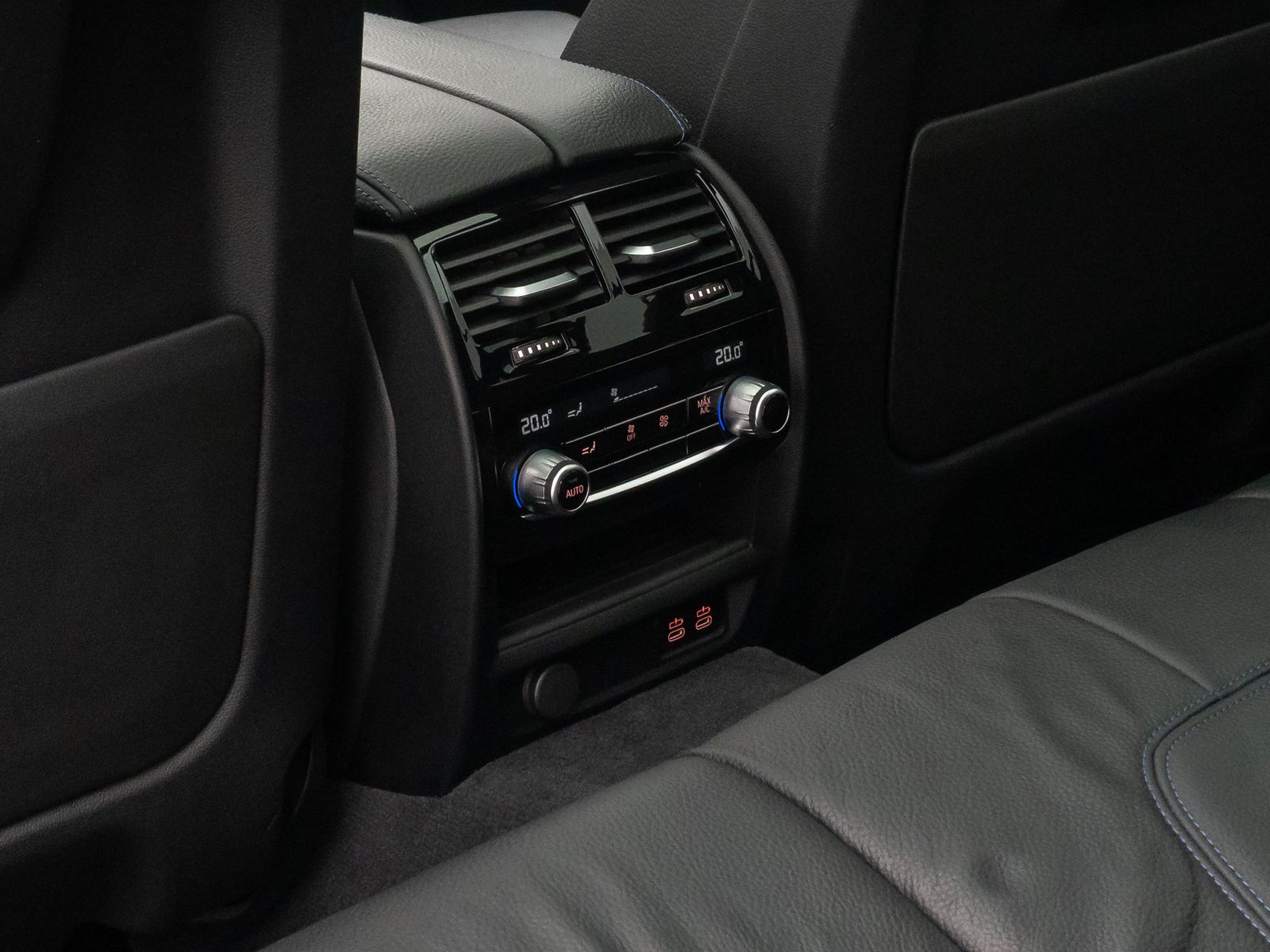 Fahrzeugabbildung BMW 540i xD M Sport DAB Panorama HUD H/K DispKey 20"